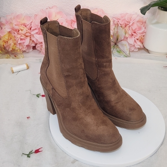 Nine West Ream Suede Chelsea Congnac Brown Ankle Boots Size: 8.5M - Picture 8 of 12